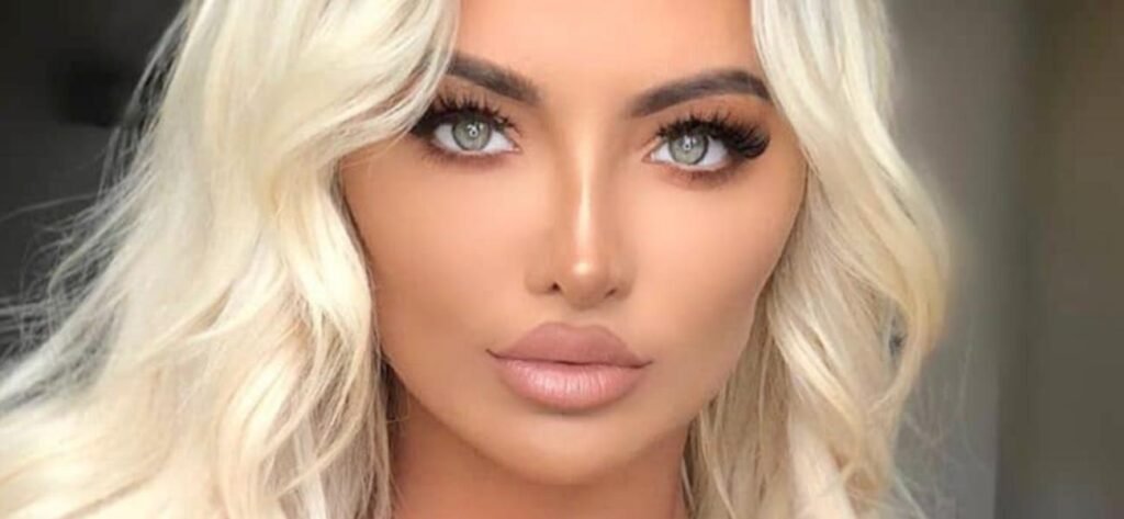 Lindsey Pelas Popping Out Her String Bikini Asked How Clothes 'Shopping' Works For Her