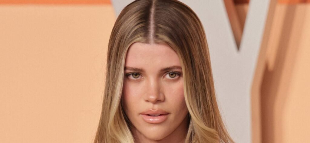 Sofia Richie Flaunting Abs In Tiny Bikini Makes Fans Think She's 'Goals'