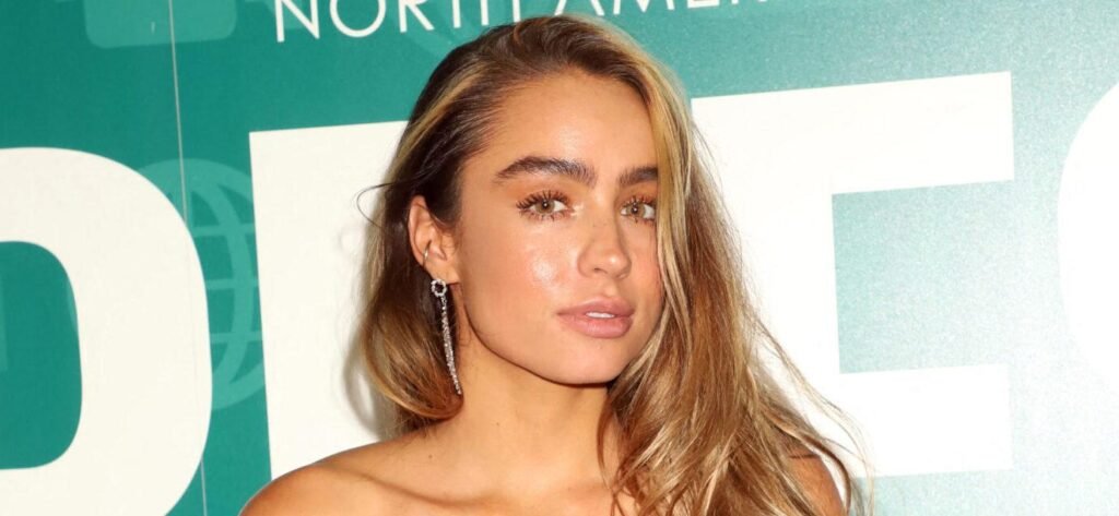 Sommer Ray In Black Lingerie Flaunts Her Fit Figure In 'Mirror Selfies'