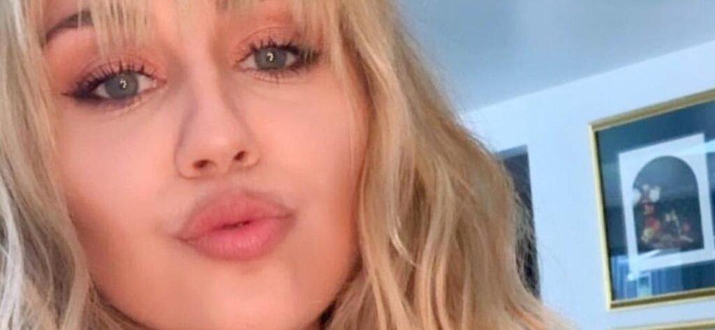 Miley Cyrus In Skimpy Bikini Told To Eat 'A Few Cheeseburgers'