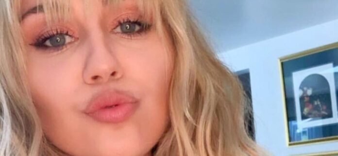 Miley Cyrus In Skimpy Bikini Told To Eat 'A Few Cheeseburgers'