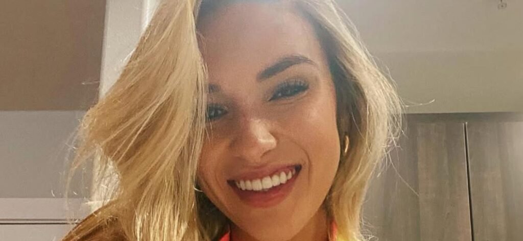 Kayla Simmons Flaunts Stunning Bikini Body During 'Catalina Escape'