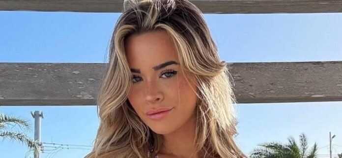 Emily Elizabeth In A Black Bikini Has The 'Best Twins On The Internet'