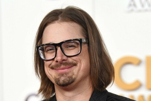 'It wasn't an easy decision': Country star Hardy axes European dates at last minute