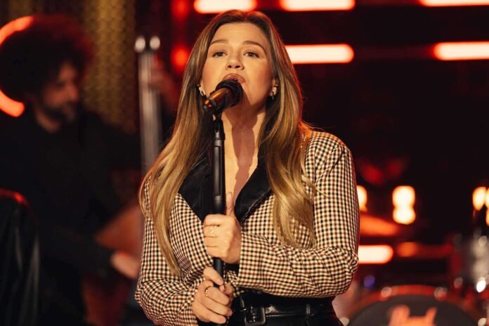 Kelly Clarkson Says This Song Is the Fastest She’s Ever Written