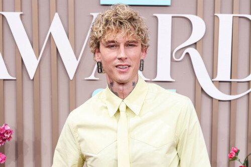 Machine Gun Kelly gets music legend to introduce his new album