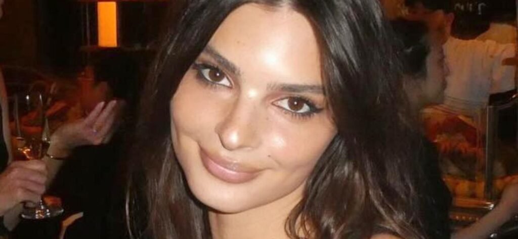Emily Ratajkowski's String Bikini So Tiny, It's A 'Why Even Bother' Swimsuit