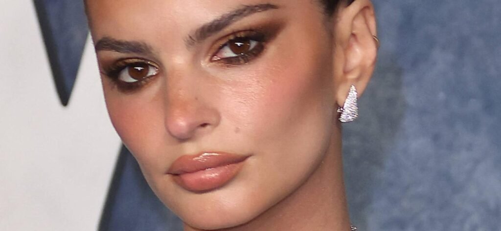 Emily Ratajkowski Highlights Supermodel Thigh Gap In Plunging Swimsuit
