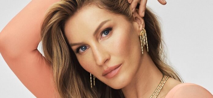 Brazilian Beauty Gisele Bündchen Shows Off 'Perfect Body' In Beach Snap
