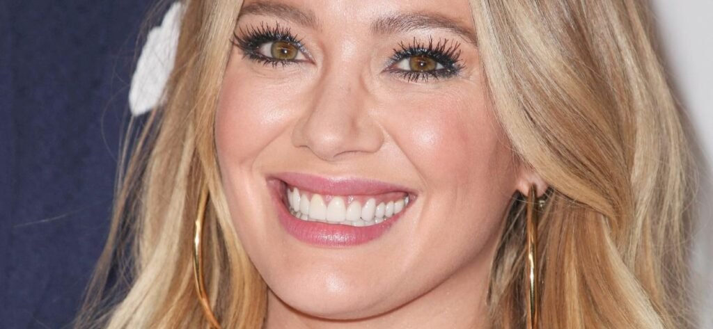 Hilary Duff Frees The Nipple In A Grocery Store Frozen Aisle
