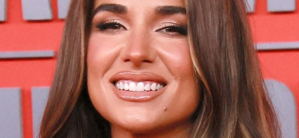 Jessie James Decker In String Bikini With Cocktail Told She's 'The Ultimate Package'