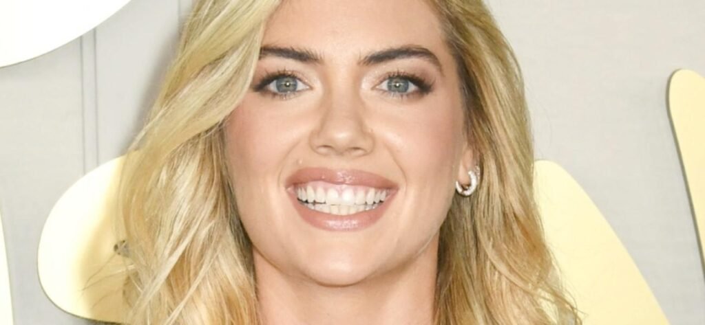 Kate Upton Outdoors In String Bikini Told To 'Keep It Up'