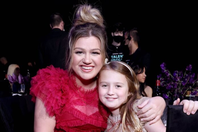 Kelly Clarkson Brings Daughter River Rose, 11, Onstage During Las Vegas Residency