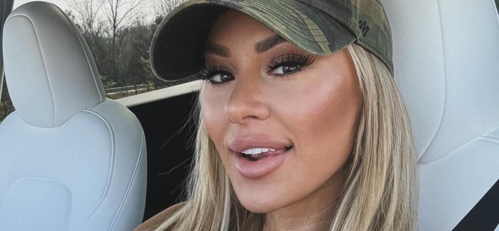 Former Soldier Kindly Myers In Tiny Thong Is Not Getting 'Too Bulky'