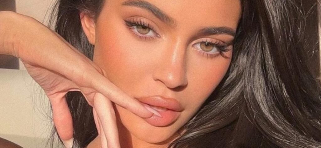 Kylie Jenner In Stringy Street Underwear Told Tatas 'Not All That Great'
