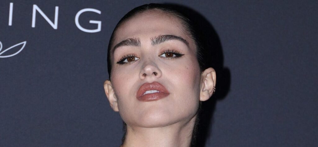 Amelia Hamlin In Purple Lace Lingerie Suffers From 'Jet Lag'