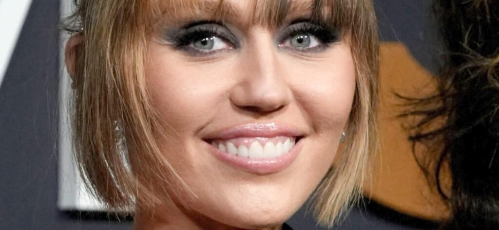 Miley Cyrus In Mexico String Bikini Advised To 'Eat A Sandwich' While Sunkissed
