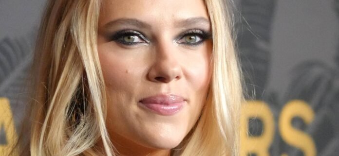 Scarlett Johansson Looks 'Really Powerful' In Tight Braless Dress
