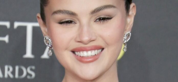 Selena Gomez Looks 'Self-Conscious' In Skimpy Bikini While Sunkissed After Surgery