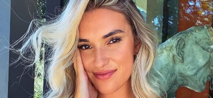 'Lifeguard' Kayla Simmons In Red Swimsuit Says She's 'Reporting For Duty'