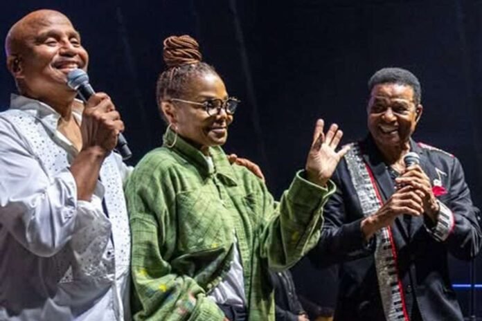 Janet Jackson Supports Her Brothers at Their Concert in Rare Public Family Moment