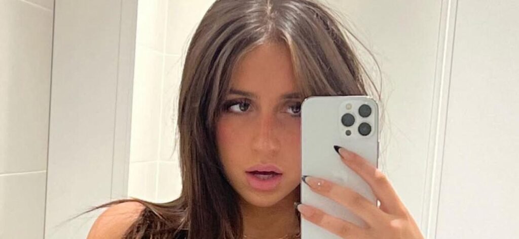 Tate McRae Shows Off Sculpted Body In Tiny Bikini And Fans Are 'Obsessed'