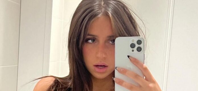 Tate McRae Shows Off Sculpted Body In Tiny Bikini And Fans Are 'Obsessed'