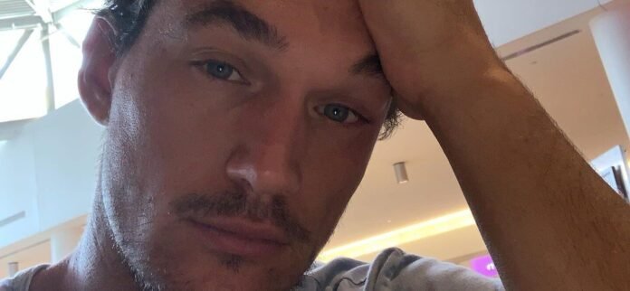 Tyler Cameron's Shirtless Photo Has Fans Thirsting: 'Daddy's Home'