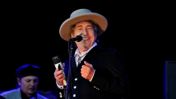 Bob Dylan Hits Recording Studio