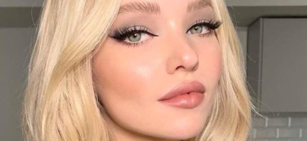 Dove Cameron Highlighting Thigh Gap In String Bikini 'Blows' Minds
