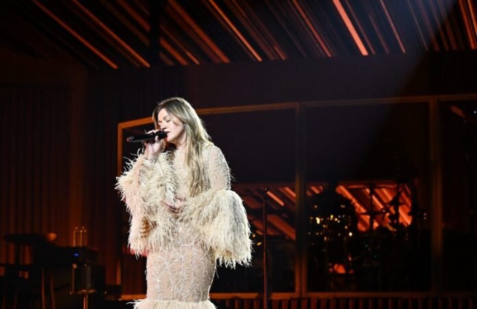 Kelly Clarkson: Photos of the Singer
