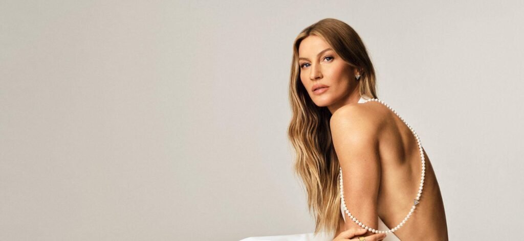 Gisele Bündchen In Vogue Bikini Shoot Has Fans Calling Her 'A Goddess'
