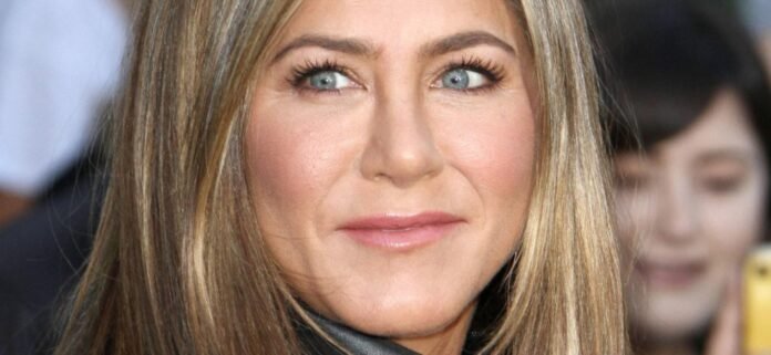 Jennifer Aniston Sunbathing In Skimpy Bikini Asked To Go 'Topless'