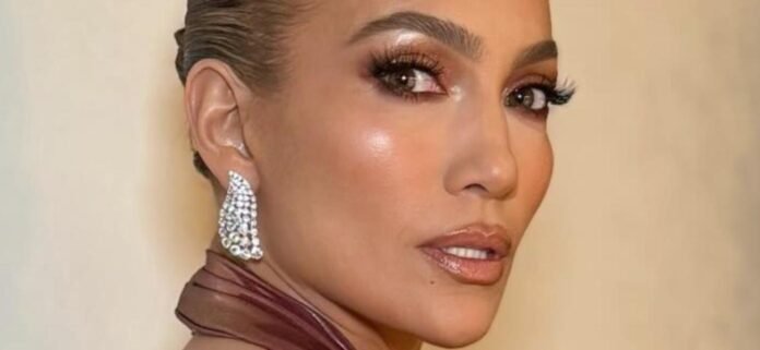 Jennifer Lopez Warned Plunging Braless Dress With No Back 'Not Suitable'