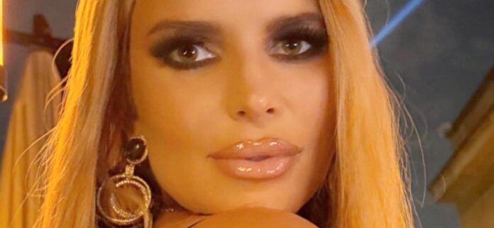 Jessica Simpson In Shirtless Unzipped Jacket Enjoys Her 'Happy Place'