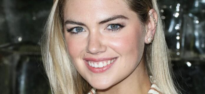 Kate Upton In Plunging Pool Bikini Is A Girl You'd 'Have A Burger' With