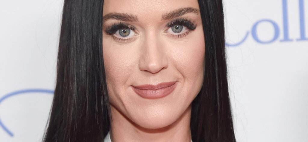 Katy Perry In Wet Bikini Told She Looked 'Better With Curves'