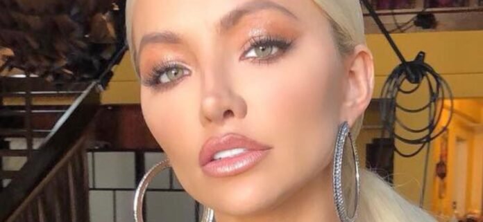 Lindsey Pelas Sipping Soda In Plunging Underwear Is 'What Perfection Looks Like'