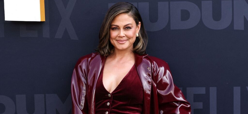 Vanessa Lachey In Black Bikini Is Mistaken For Khloé Kardashian