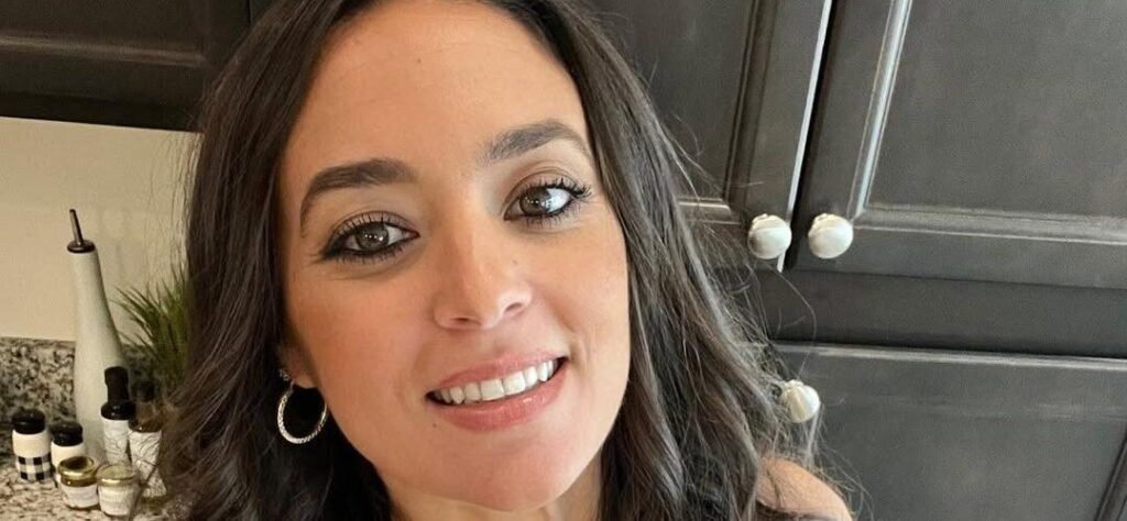 Sammi Giancola Stuns In Bikini Selfie As Critics Throw 'Plastic Face' Shade