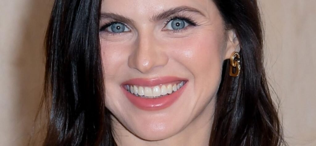 Alexandra Daddario Freeing The Nipple Outdoors Ranks 'Top' In Yoga Look