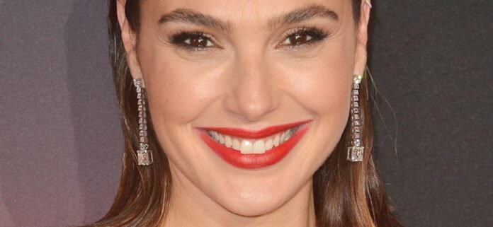 Gal-Gadot-red-notice-mega-1300.jpg Gal Gadot In Dripping Wet Swimsuit Highlights '10' Body In A Pool