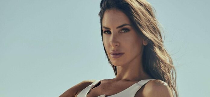 Jen Selter In Cheeky Bikini Shows Off Her 'Floating' Breakfast