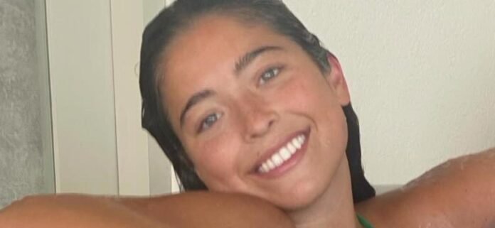 Lola-Consuelos-hot-tub-1300.jpg Kelly Ripa's Daughter In Swimsuit Sunbathe From A Pool 'Looks Like A Model'