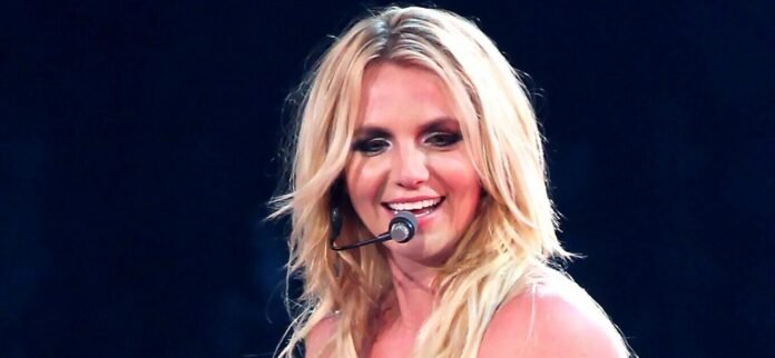 Britney Spears In See-Through Dress ‘Looked Fabulous’ In VMAs Throwback