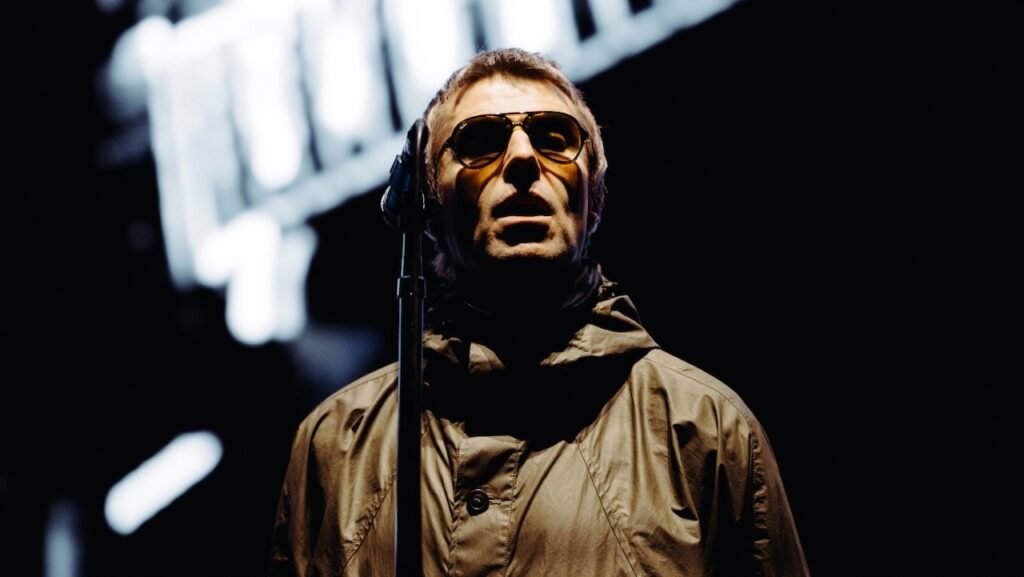 Oasis Dedicate “Live Forever” Performance to Minneapolis Shooting Victims