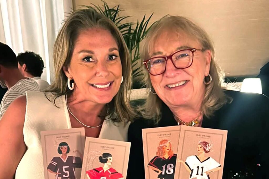 Travis Kelce, Patrick Mahomes’ Moms Donna, Randi Celebrate at Sons’ Restaurant
