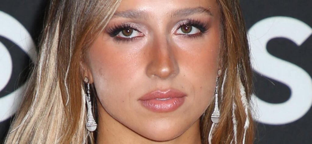 Tate McRae Popping Out Her Bathroom Bikini Leaves Fan 'Out Of Sorts'