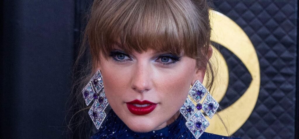 Taylor Swift In Braless Dress Told 'At Least She's Pretty'