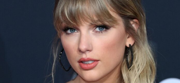 Taylor Swift In Rhinestone Underwear ‘Hurts To Look At’